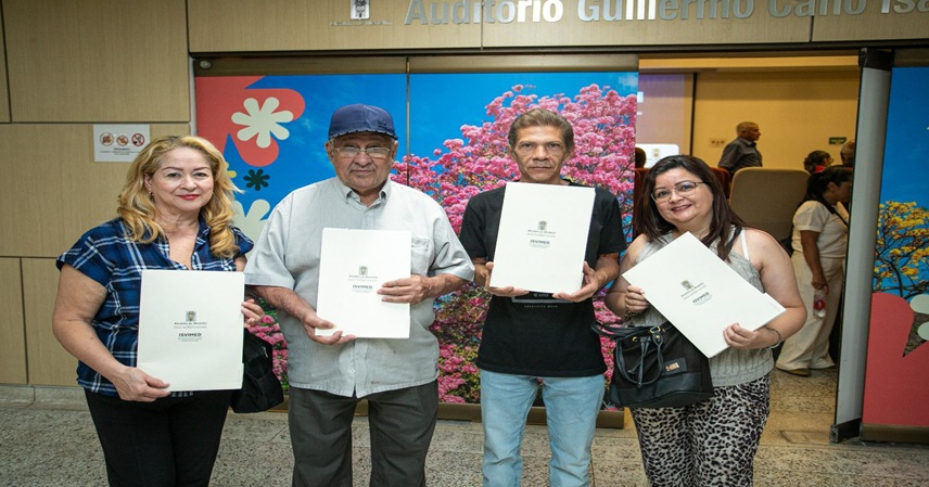 Más de 1.000 familias en Medellín lograron legalizar sus viviendas y asegurar su patrimonio