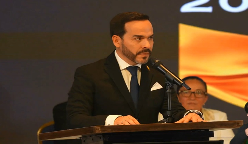 Abelardo de la Espriella anuncia ultimátum de un mes a grupos ilegales y promete un gobierno con “todo el peso de la ley”