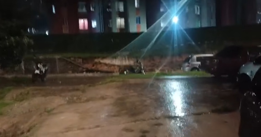 Muro se cae en el Limonar por las fuertes lluvias