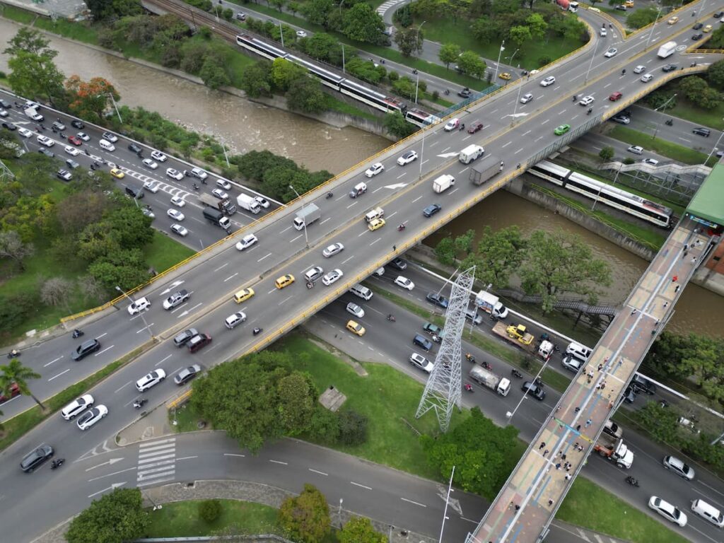 Pico y placa Medellín 2026 con la nueva rotación para carros y motocicletas en el Valle de Aburrá durante el segundo semestre.