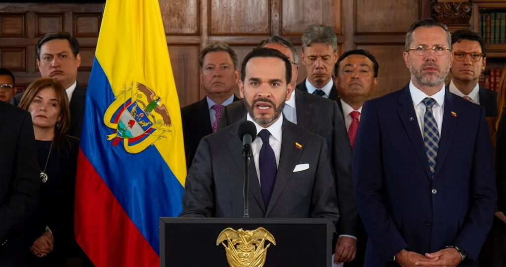 Abelardo De La Espriella durante alocución presidencial sobre la emergencia económica por el terremoto en Colombia.