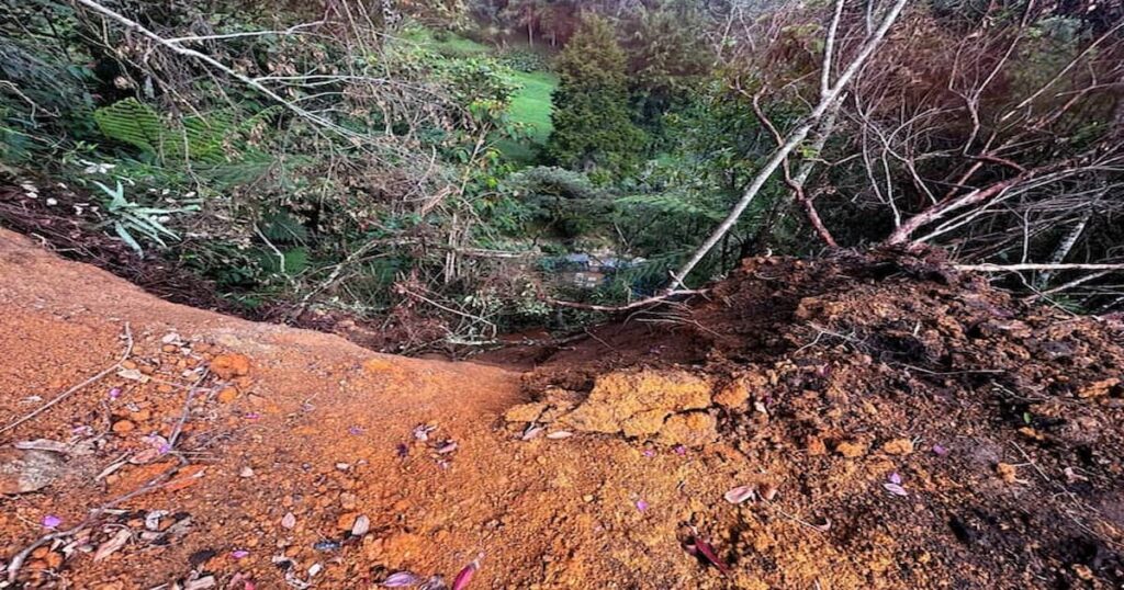 Obras suspendidas de una vía entre las veredas Potrerito y La Florida, en San Antonio de Prado.
