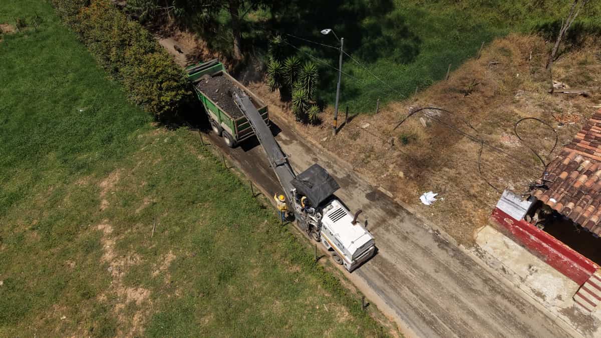 Obras de mejoramiento vial en San Antonio de Prado, Medellín
