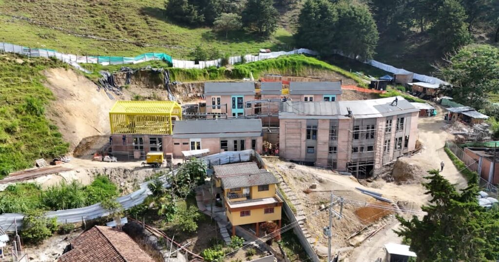 Avance de obras de infraestructura social en los corregimientos de Medellín.