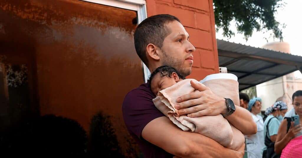 Pediatra Germán Somoyar ayudó a rescatar bebés durante el terremoto