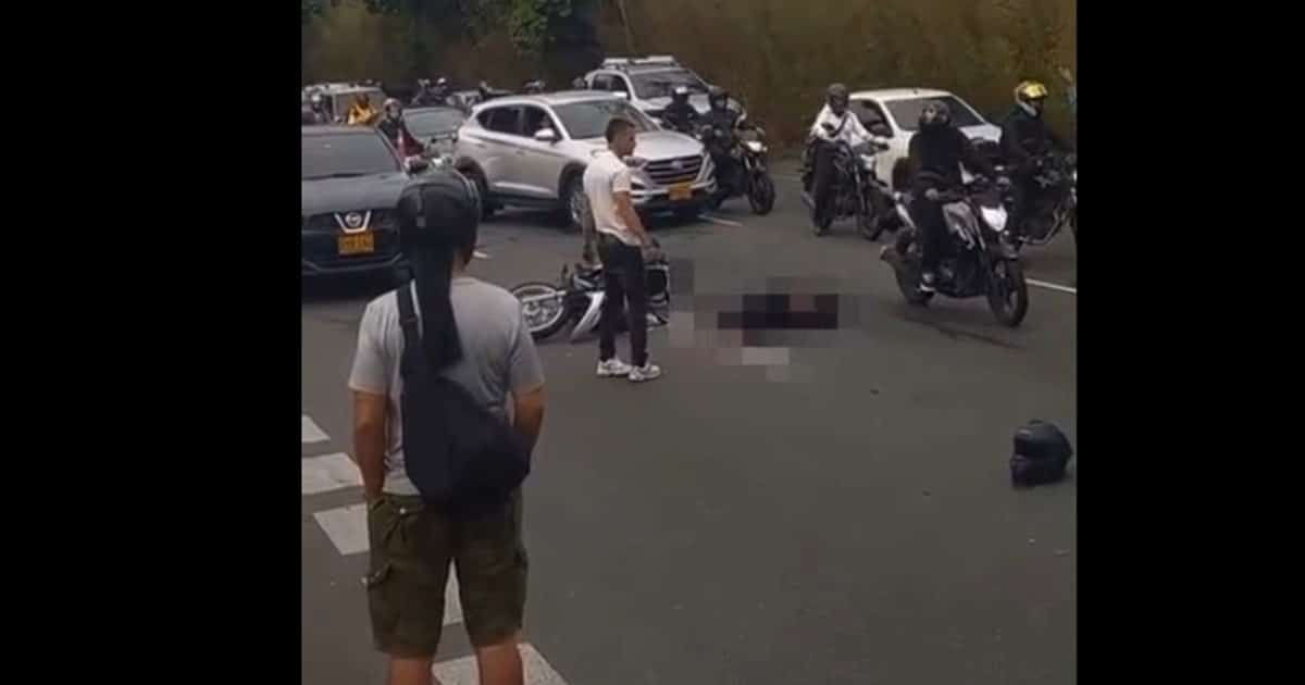 Accidente de motociclista en la Autopista Sur de Medellín