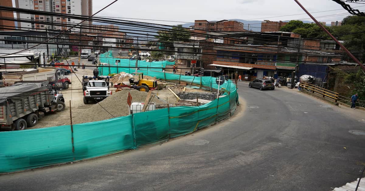 Obras de ampliación de la vía entre Itagüí y San Antonio de Prado en La Limona