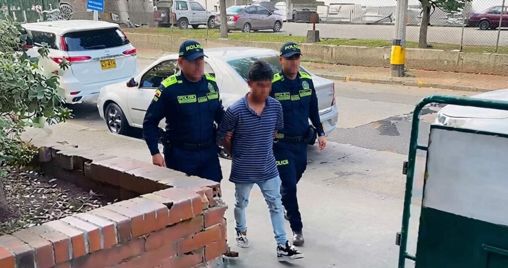 Policía capturó a presunto delincuente tras persecución e intercambio de disparos en Laureles Medellín