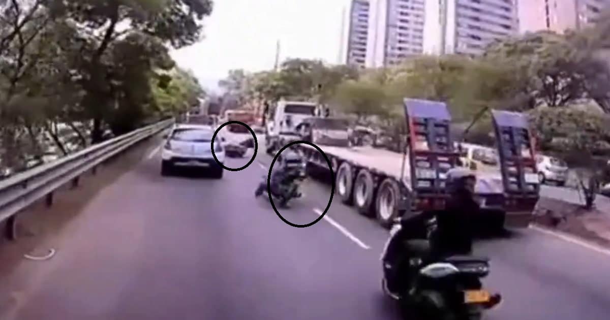 Motociclista cae frente a una tractomula en la Avenida Regional de Medellín