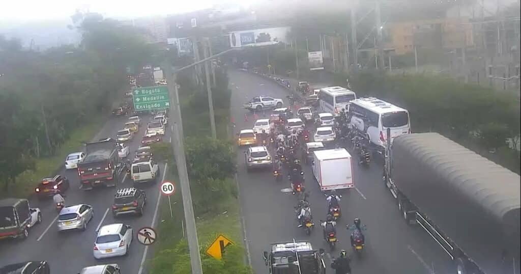 Balacera y persecución policial en la Avenida Regional por robo de motocicletas