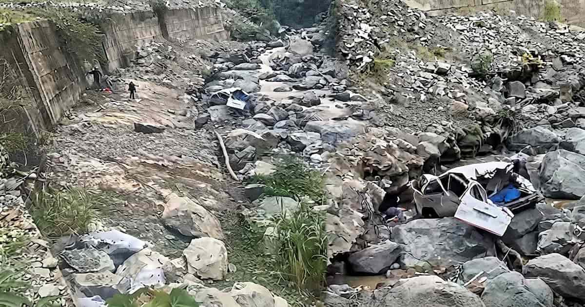 Grave accidente de microbús en la vía Salgar–Andes