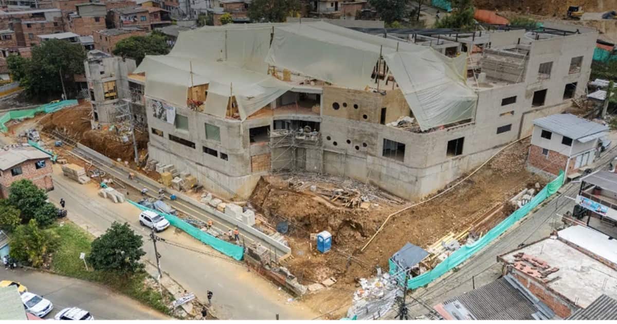Construcción del jardín infantil Buen Comienzo La Libertad en Villa Hermosa, Medellín.