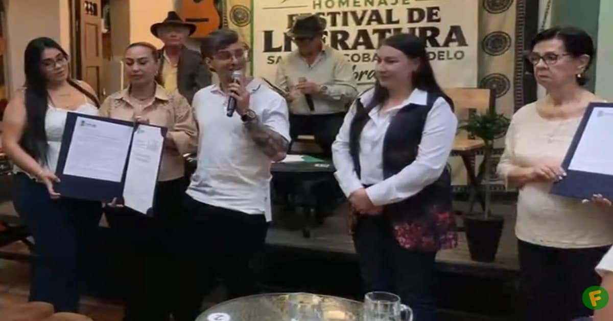 Homenaje a Samuel Escobar Agudelo durante una velada literaria en San Antonio de Prado.