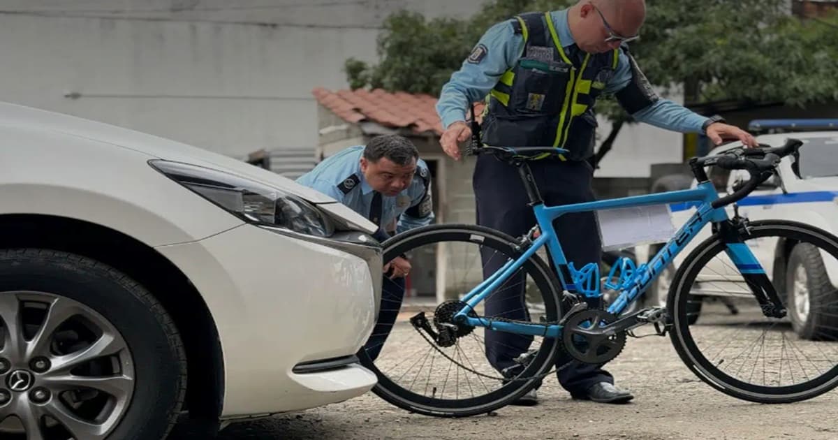 Vehículo inmovilizado por investigación del accidente en el que murió un ciclista en la Autopista Sur.